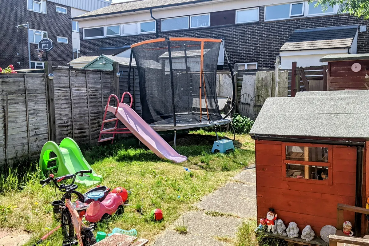 House Brabazon Avenue in Greater London