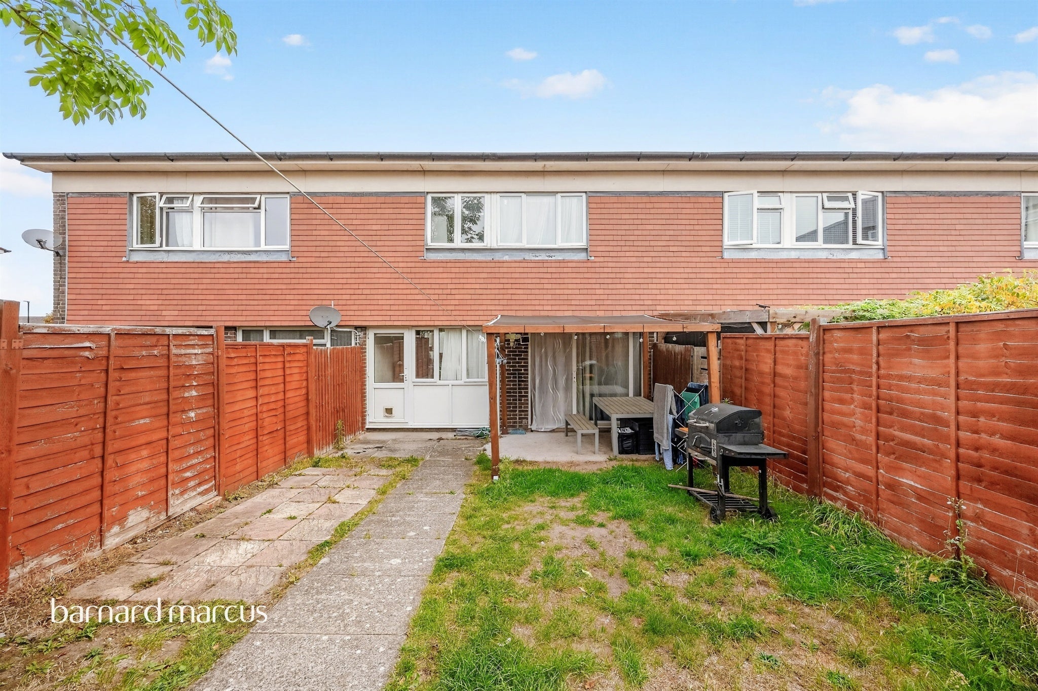 House Brabazon Avenue in Greater London
