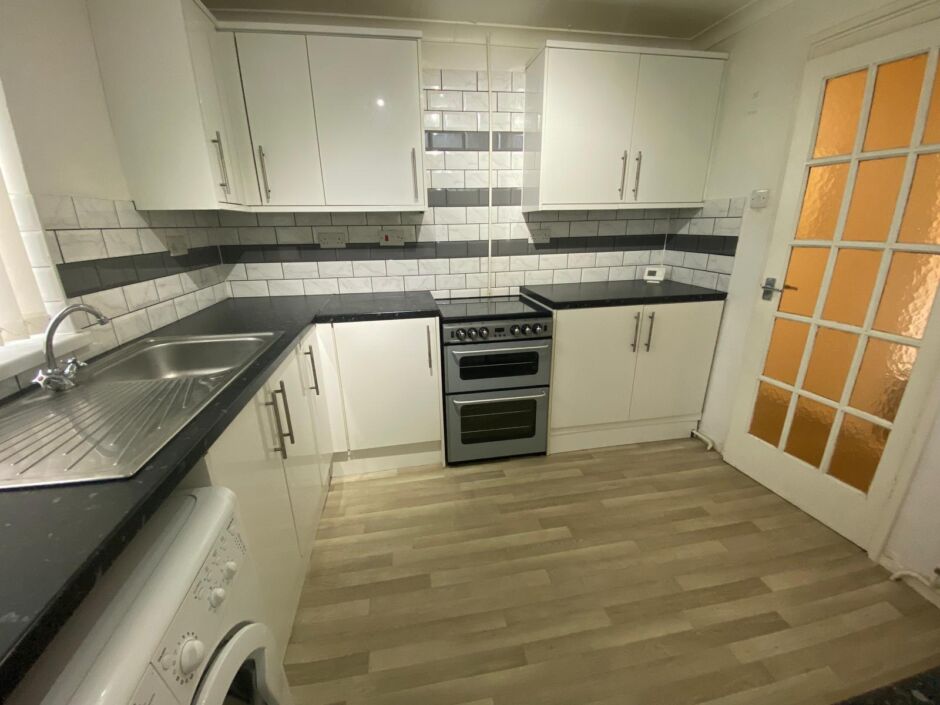House Whitethorn Place in Sketty