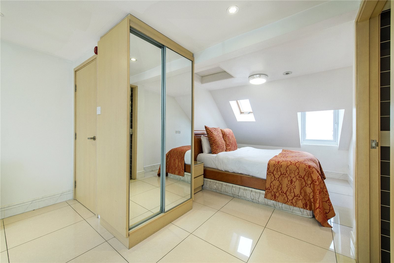 Flat Upper Tachbrook Street in City of Westminster