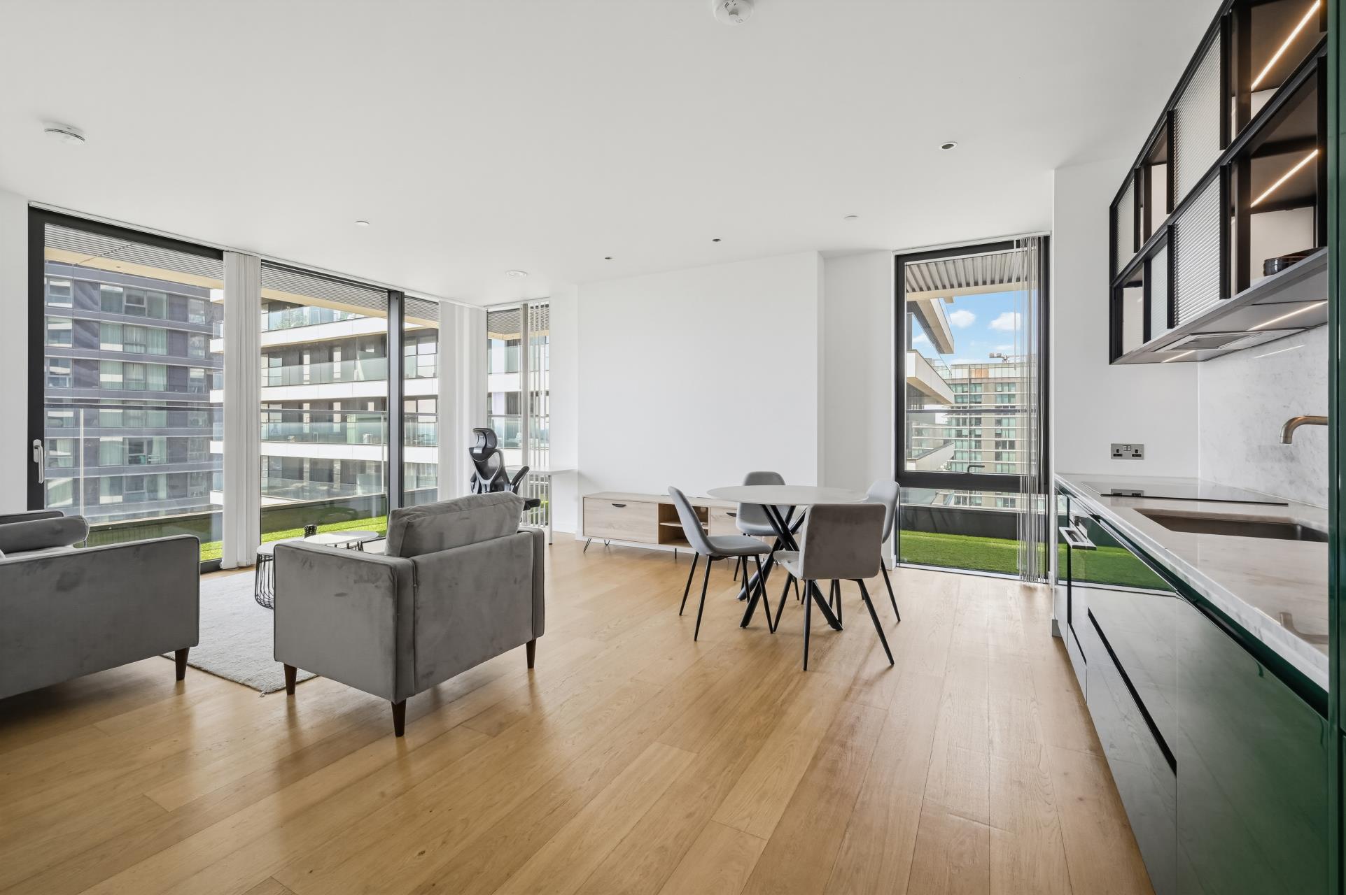 Flat Admirals Way in Greater London