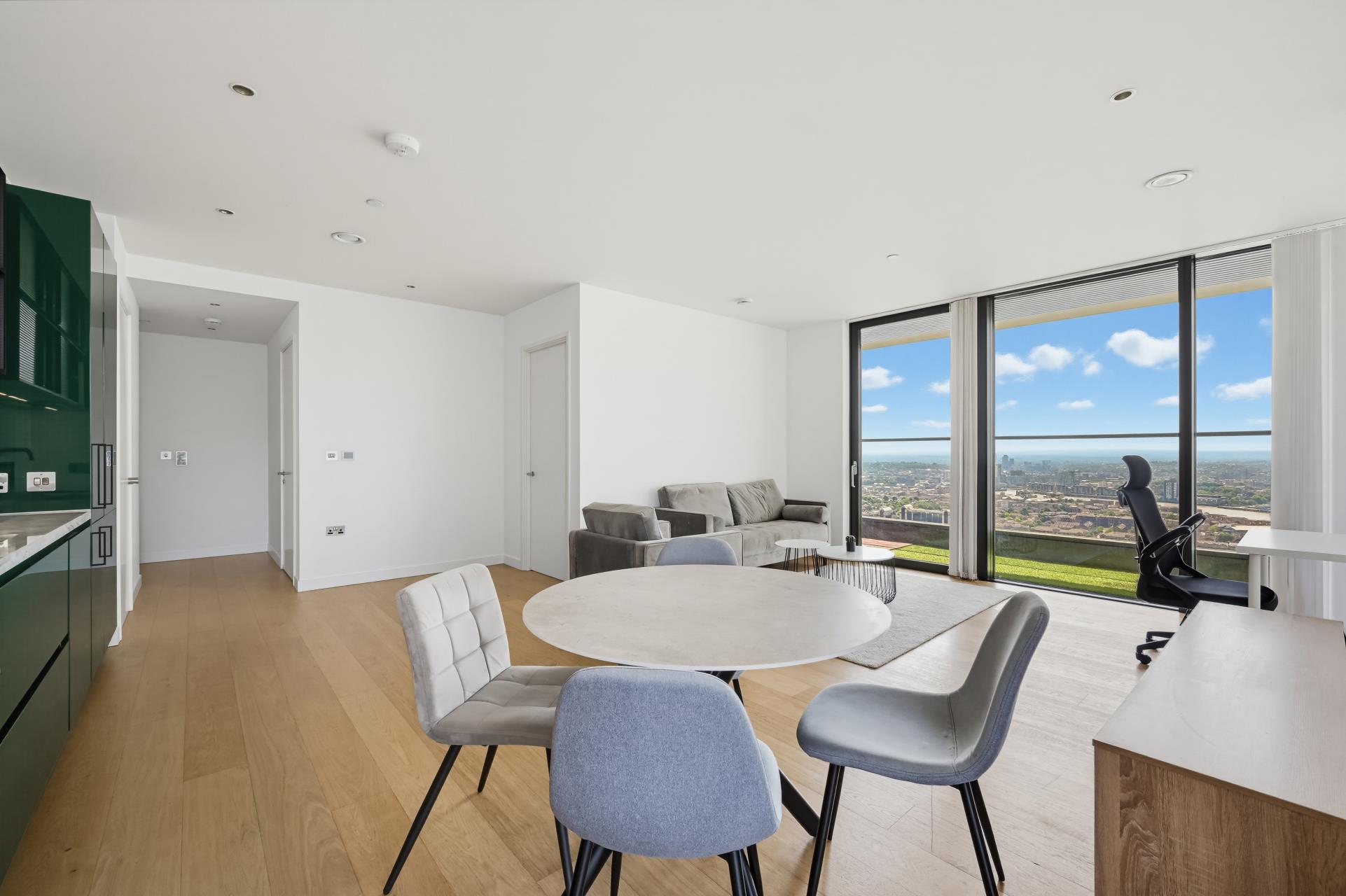 Flat Admirals Way in Greater London