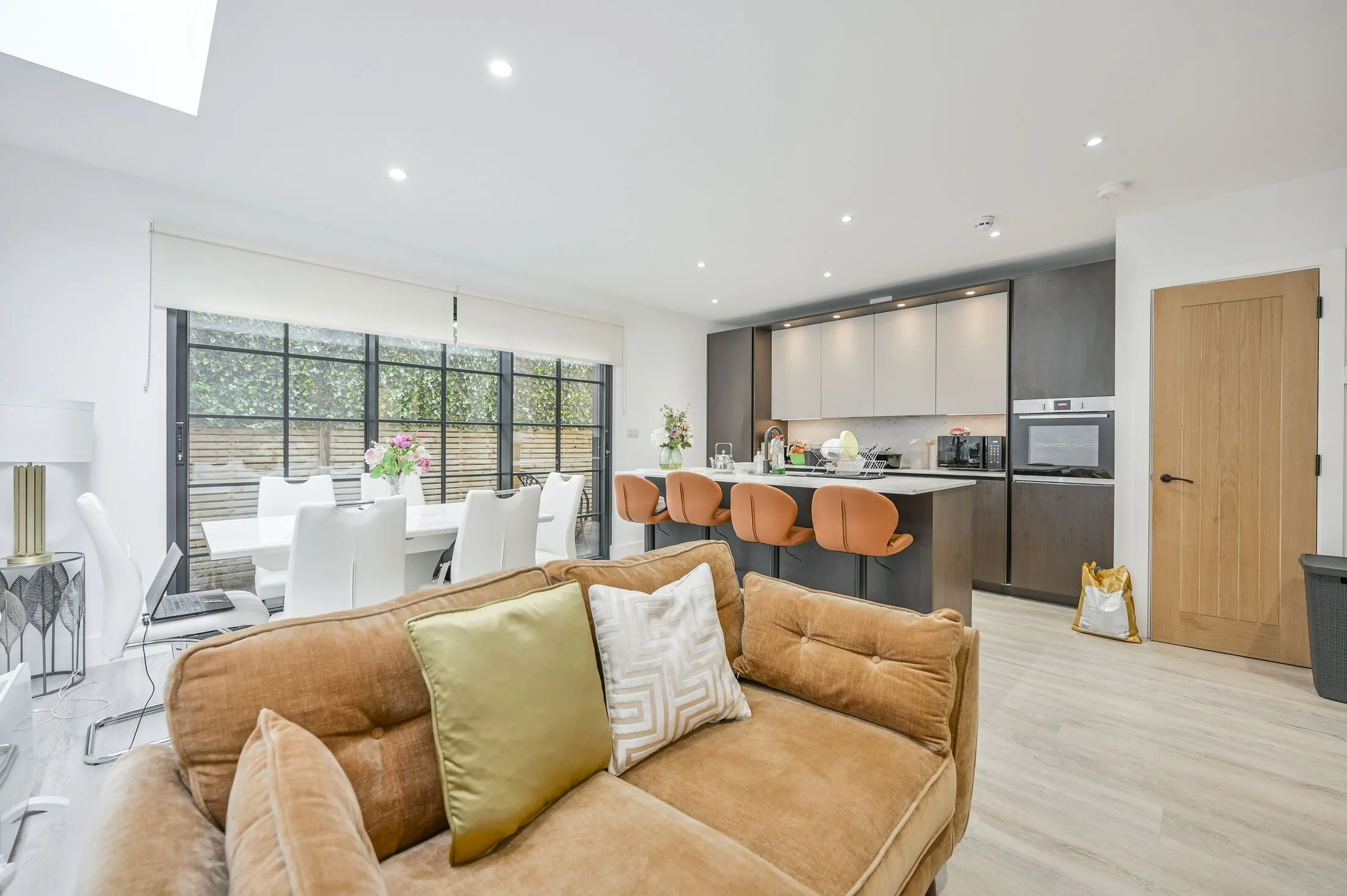 Flat Hampton Road in Greater London