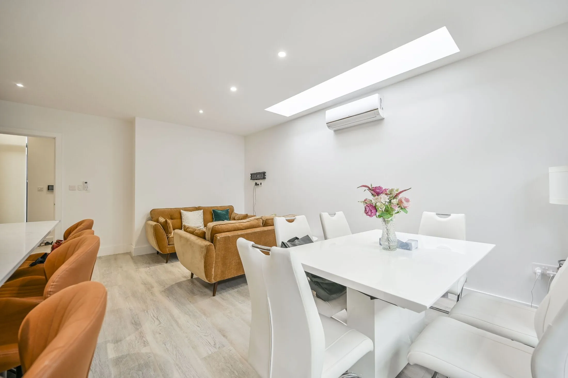 Flat Hampton Road in Greater London