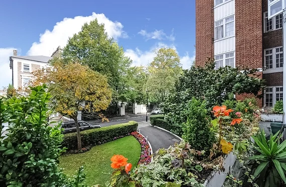 Flat Loudoun Road in City of Westminster