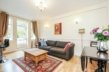 Flat Loudoun Road in City of Westminster