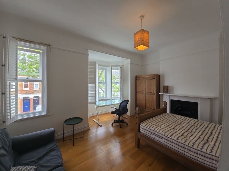 Room Hubert Grove in Greater London