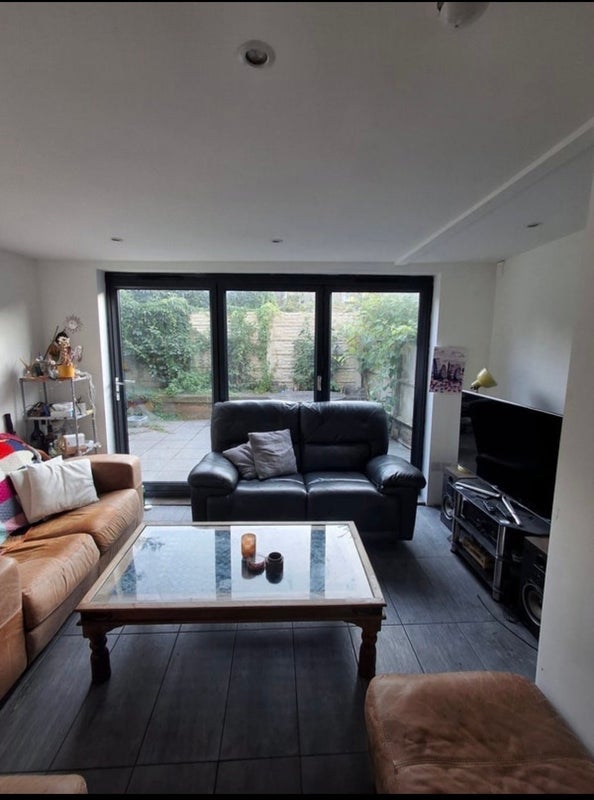 Room Hubert Grove in Greater London
