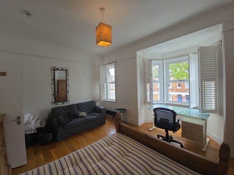 Room Hubert Grove in Greater London