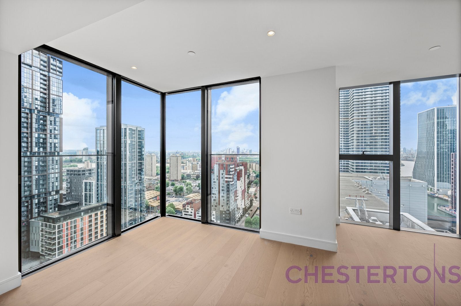 Flat South Quay Square in Greater London