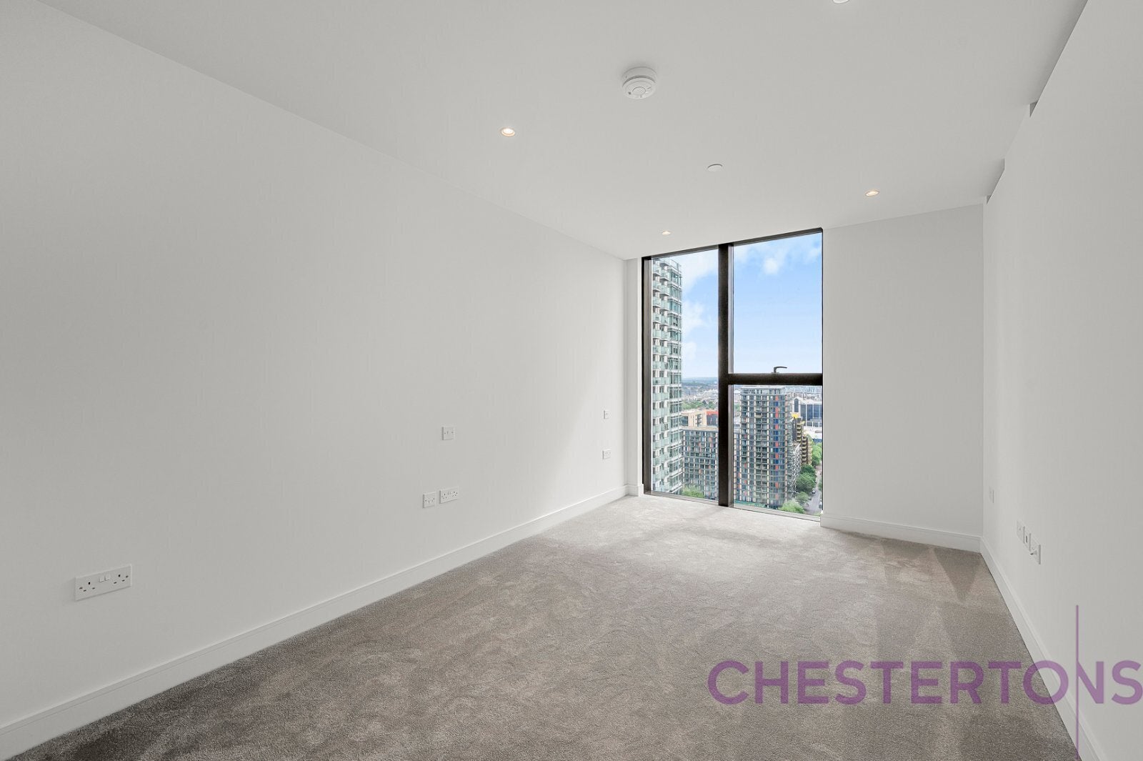 Flat South Quay Square in Greater London