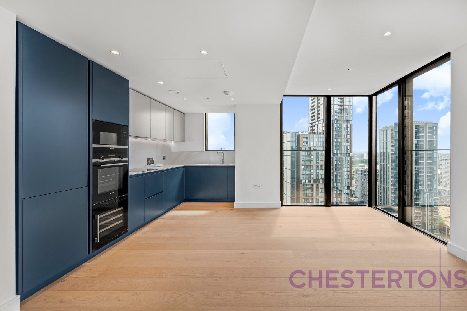 Flat South Quay Square in Greater London