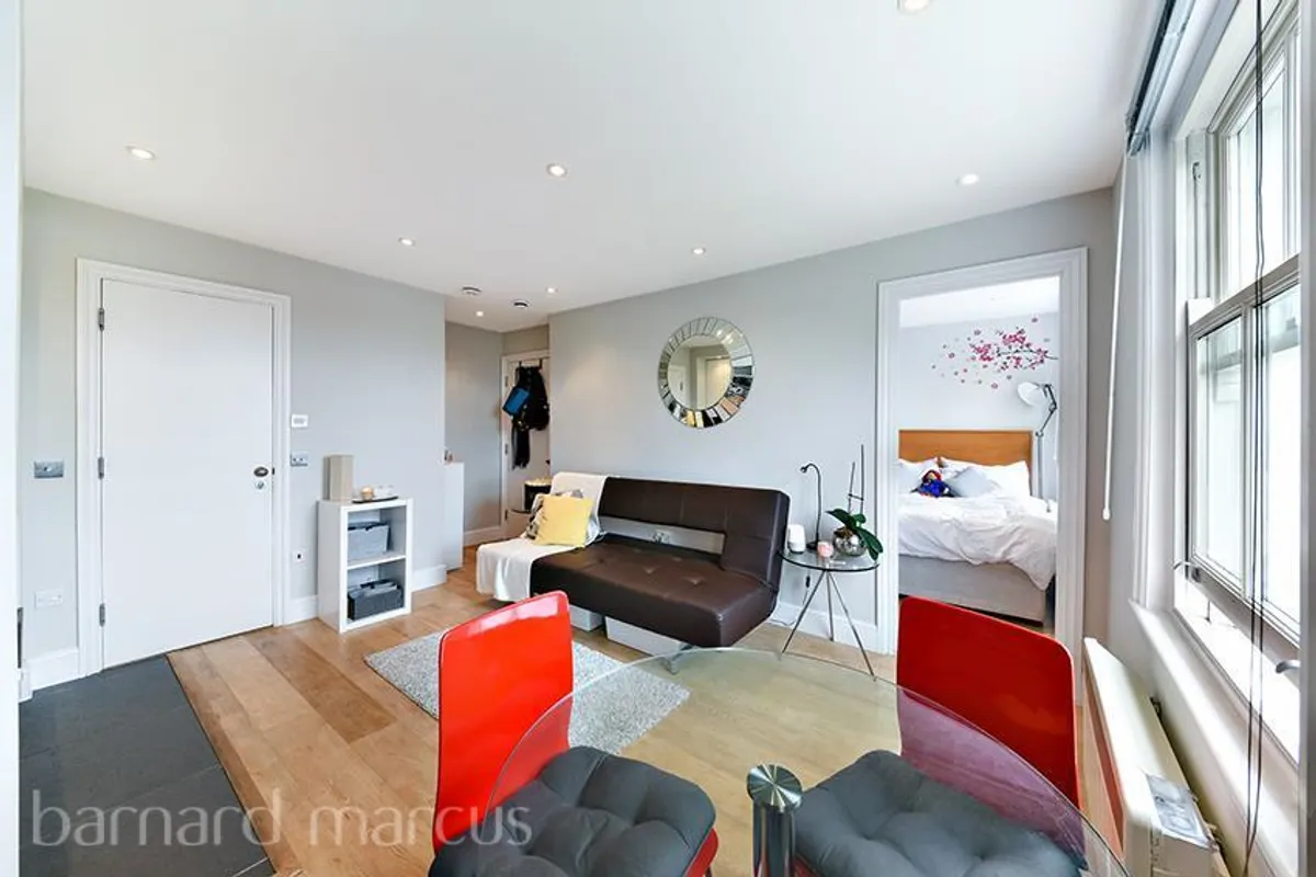 Flat Philbeach Gardens in Greater London