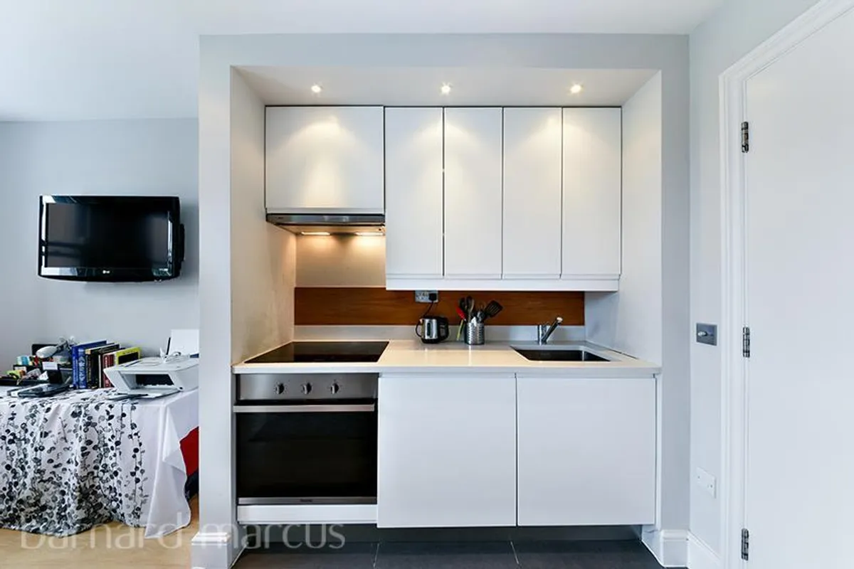 Flat Philbeach Gardens in Greater London