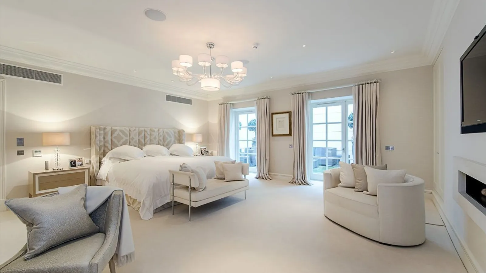 Flat Upper Grosvenor Street in City of Westminster