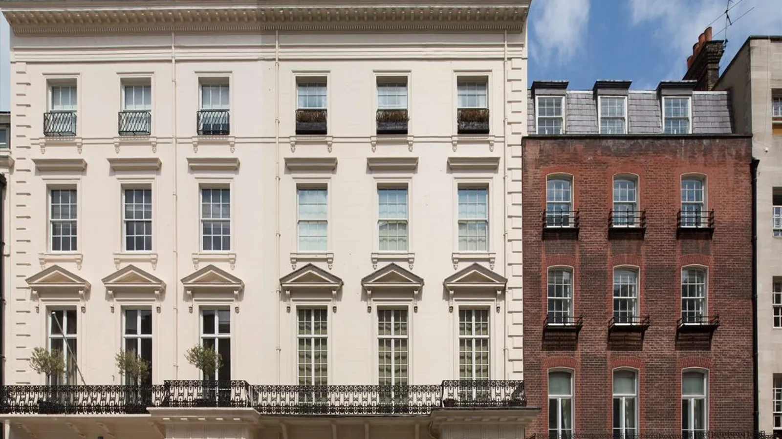 Flat Upper Grosvenor Street in City of Westminster