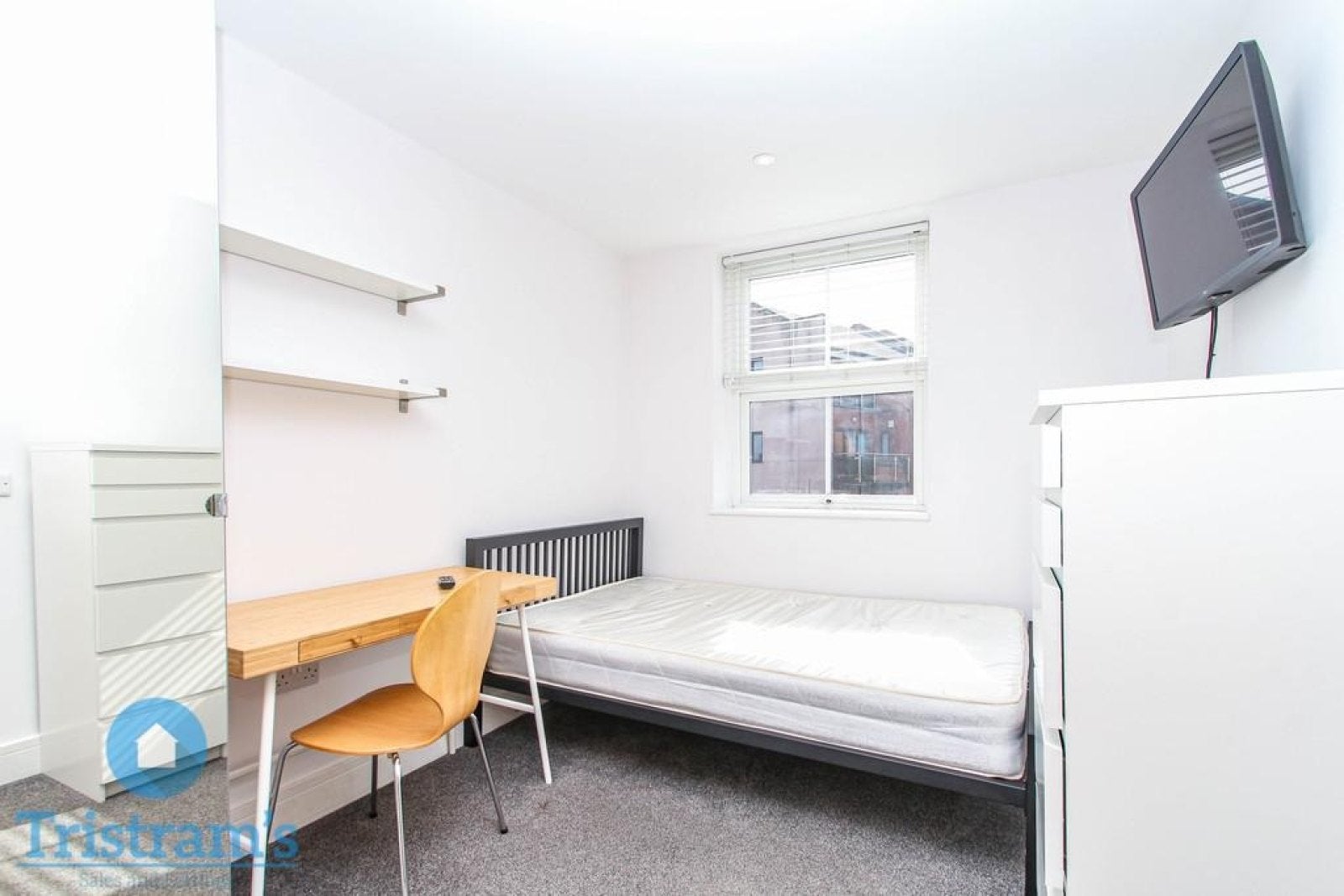 Room Derby Road in Nottingham
