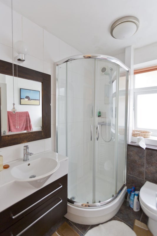 Room Spencer Road in Greater London