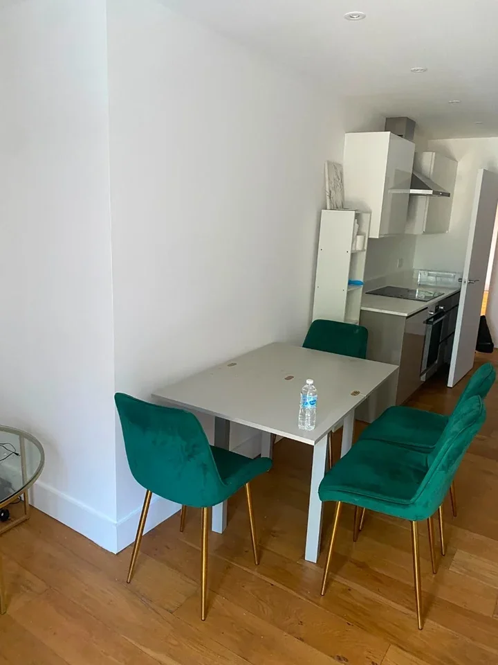 Flat Umberston Street in Greater London