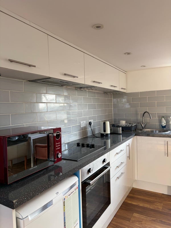 Room Palmerston Road in Greater London