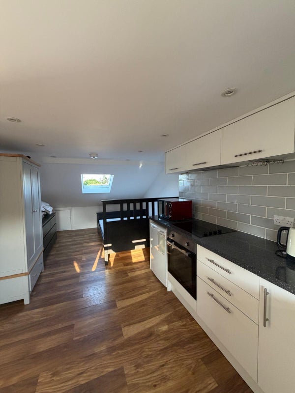 Room Palmerston Road in Greater London