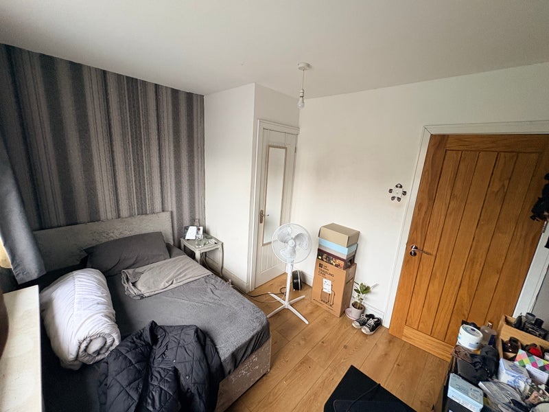 Room Conygre Grove in Bristol