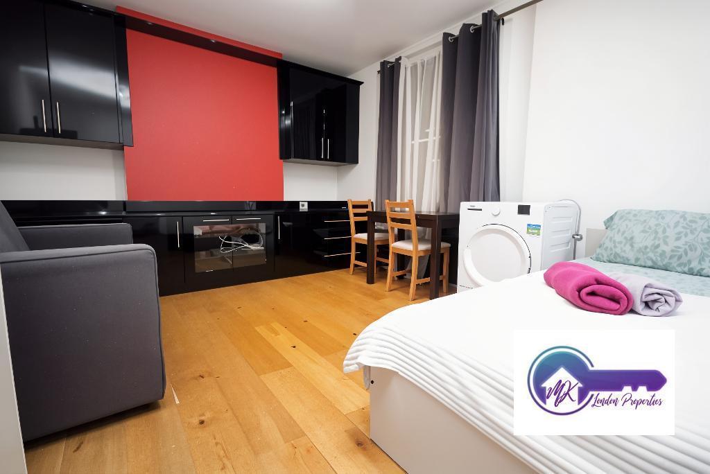 Flat Royal College Street in Greater London