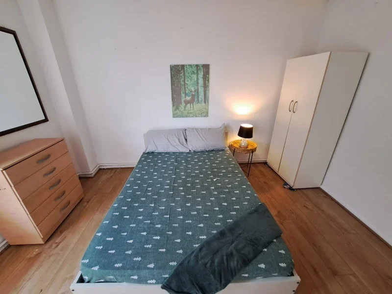 Room Bettons Park in Greater London