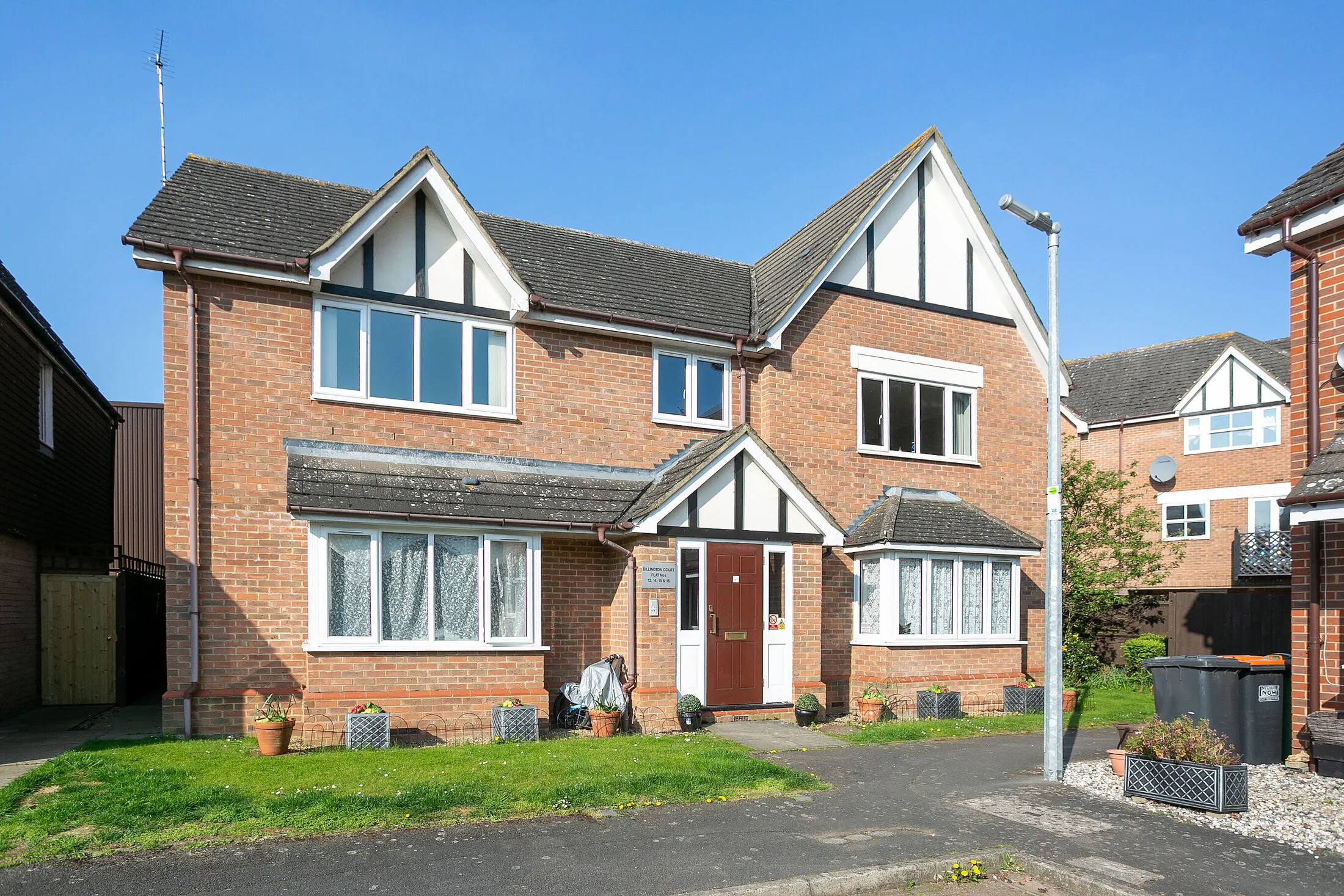 Flat Grovebury Place Estate in Leighton Buzzard