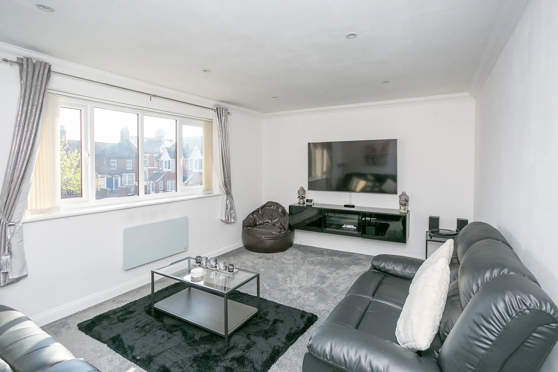 Flat Grovebury Place Estate in Leighton Buzzard