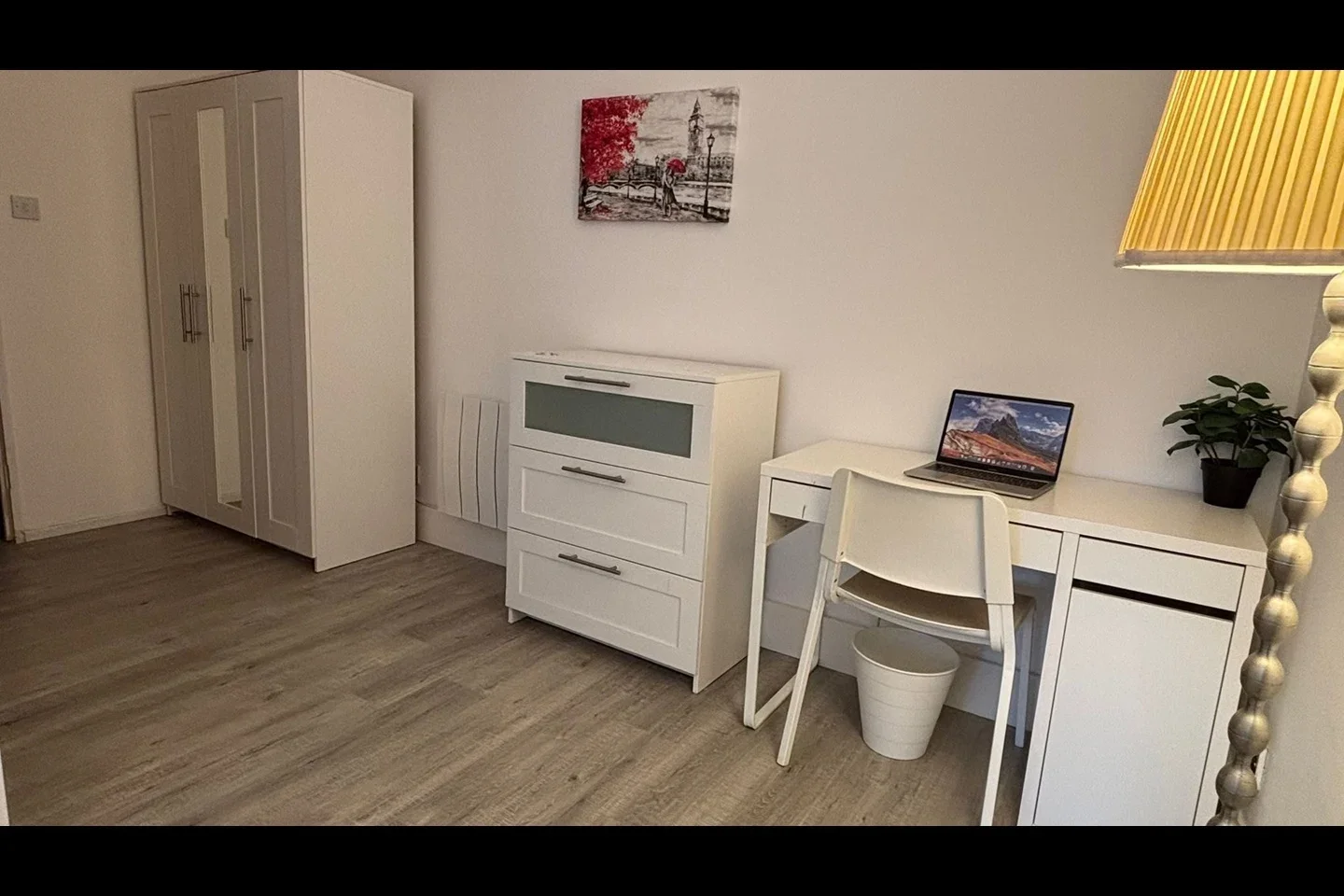Room Lanark Square in Greater London