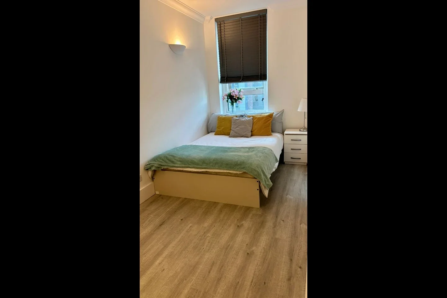Room Lanark Square in Greater London