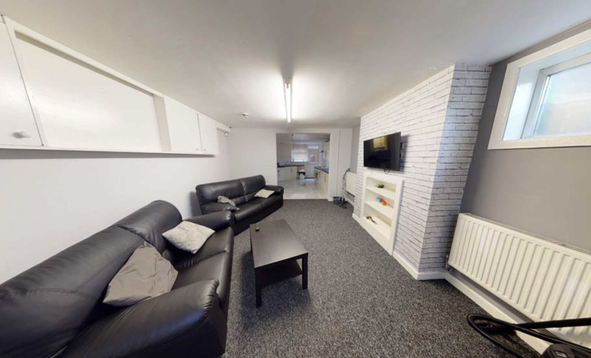 Flat Headingley Avenue in Leeds