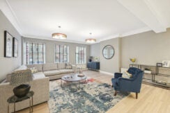 Flat Kensington High Street in Greater London