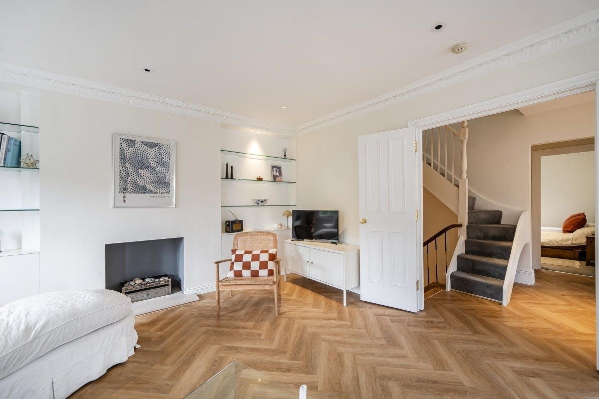 Flat Howley Place in City of Westminster