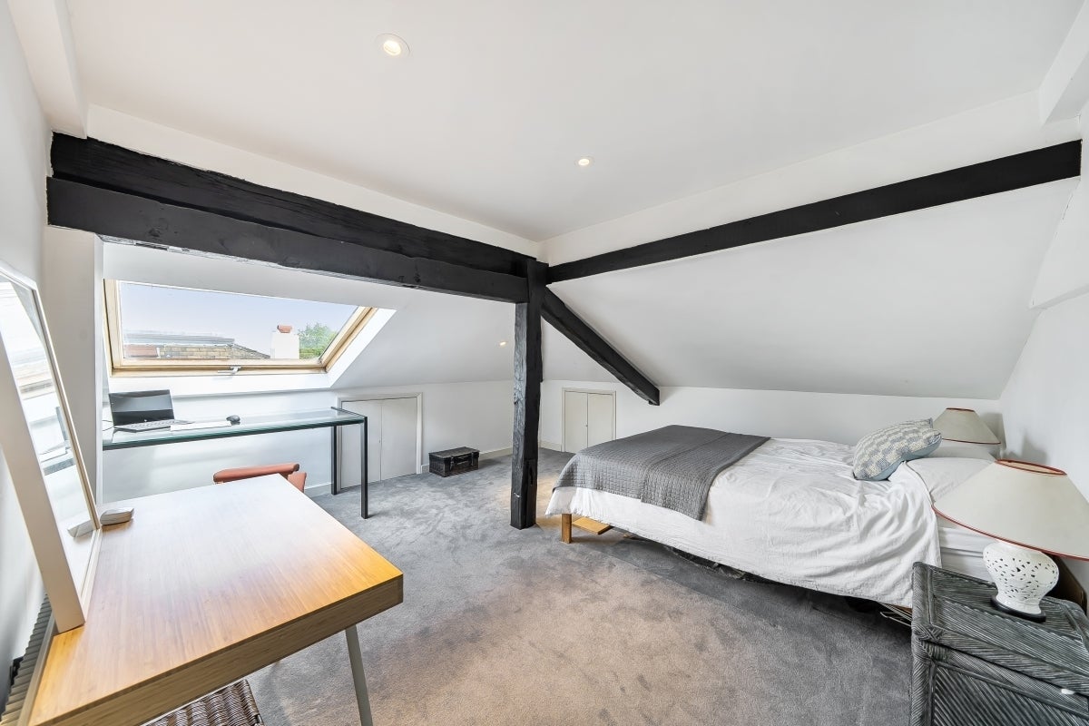 Flat Howley Place in City of Westminster