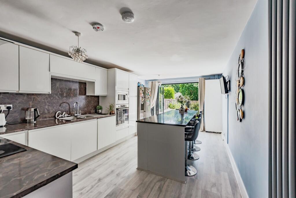 House Sharon Close in Crawley