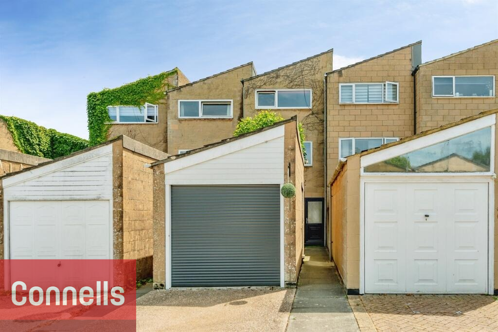 House Sharon Close in Crawley