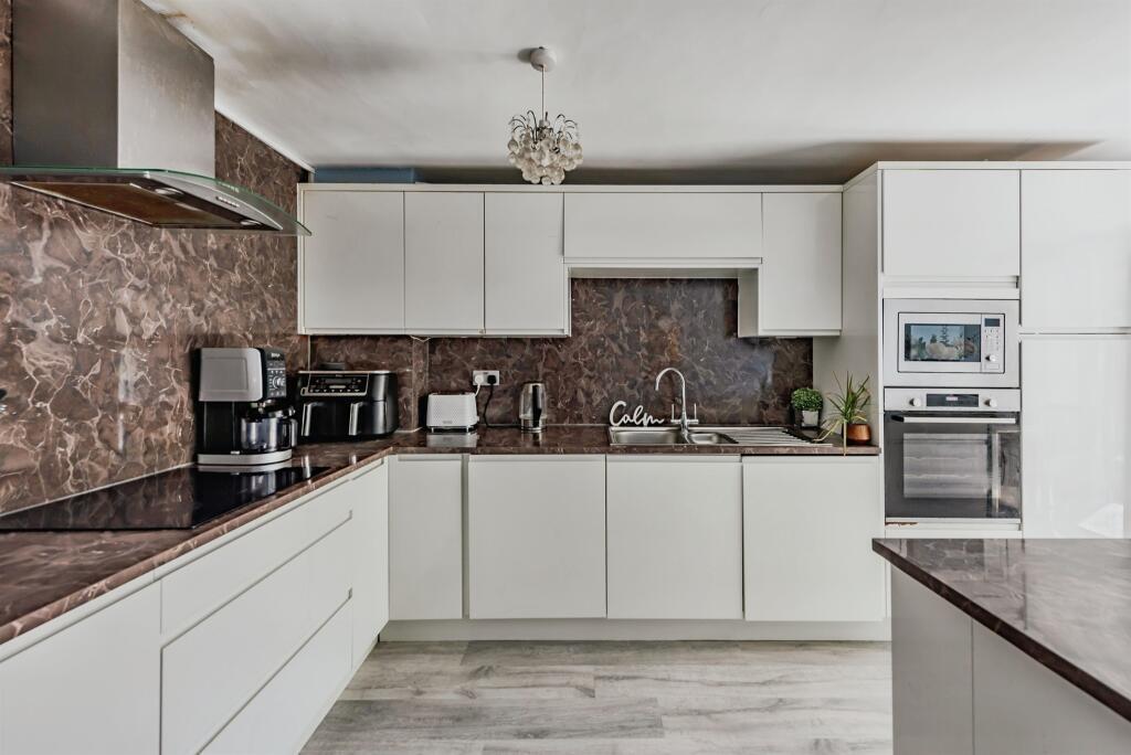 House Sharon Close in Crawley