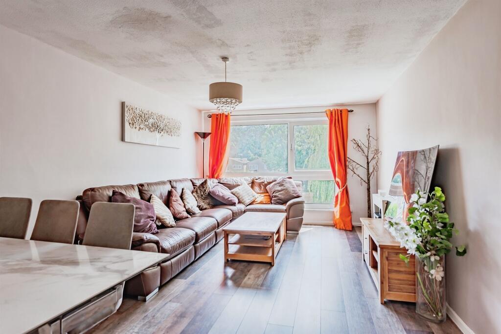 House Sharon Close in Crawley