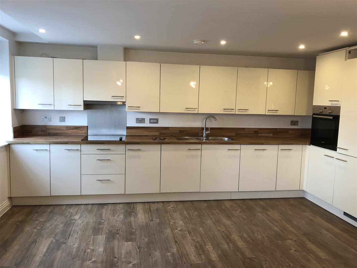 Flat Manor Way in Hertsmere