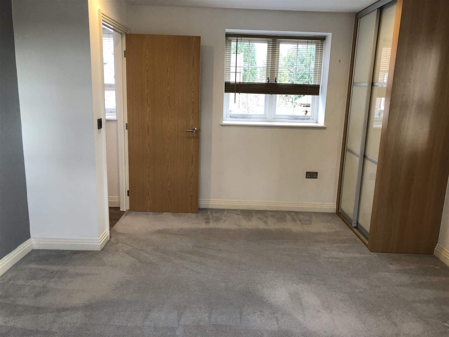 Flat Manor Way in Hertsmere