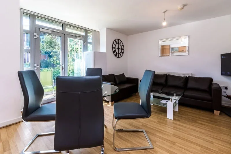 Room Windmill Road in Slough