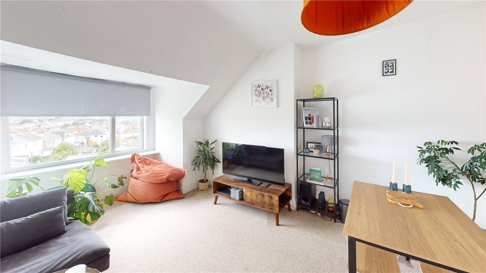 Flat Dundonald Road in Bristol