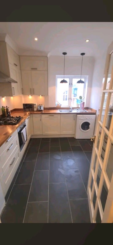 Room Bermondsey Street in Greater London