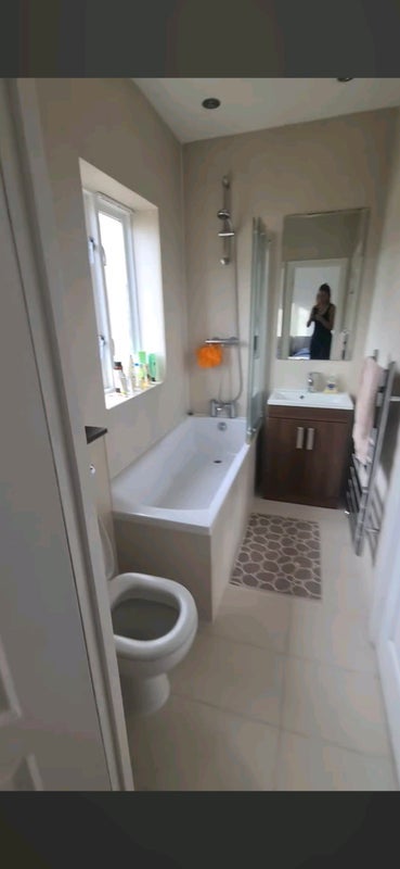 Room Bermondsey Street in Greater London