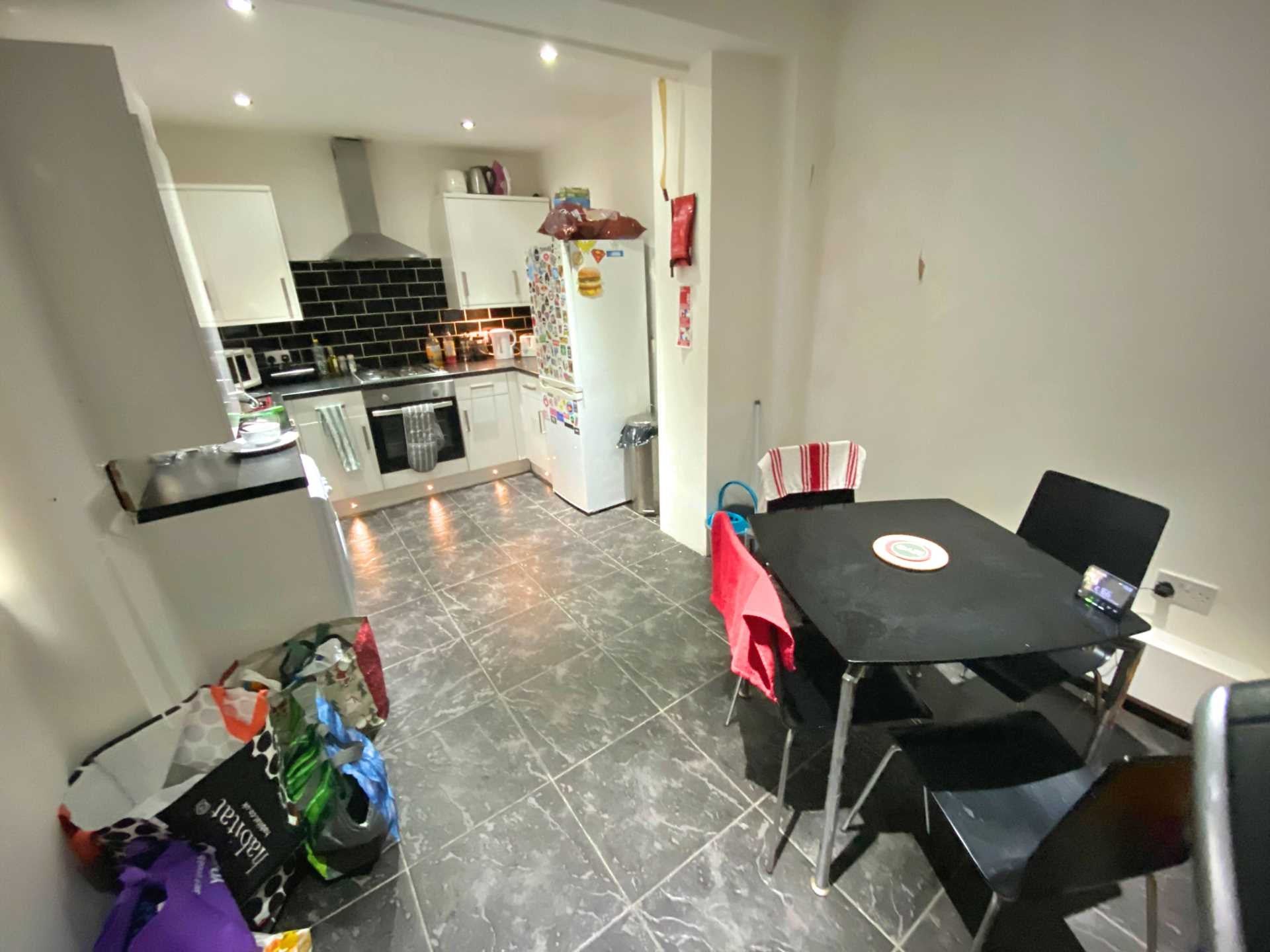 Room Milnthorpe Street in Salford