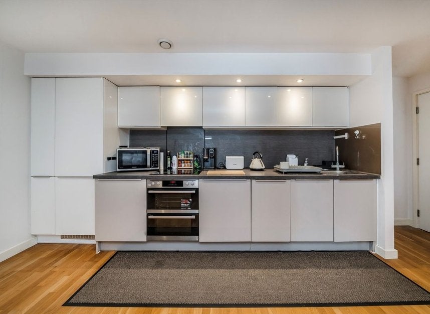 Flat Baltic Avenue in Greater London