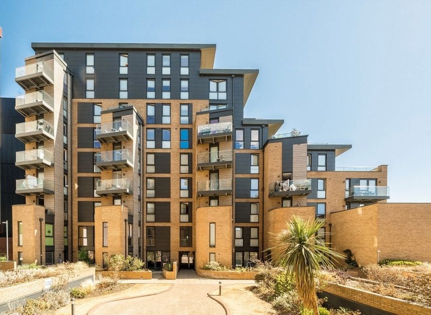 Flat Baltic Avenue in Greater London