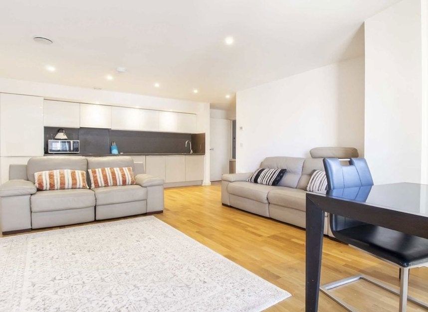Flat Baltic Avenue in Greater London